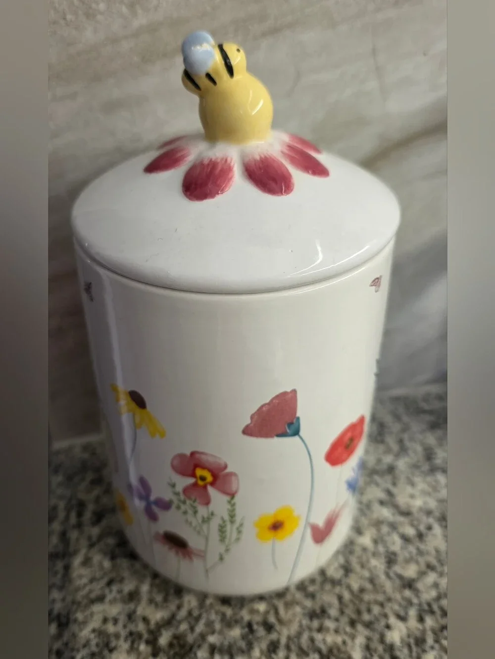 NWT Disney 7in Ceramic Winnie The Pooh Cotton Jar Among The Flowers Honey Bee